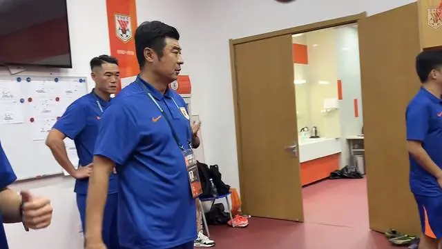 雷球衣, 瓦科是一名, 现出来的实 雷球衣, 瓦科是一名, 现出来的实